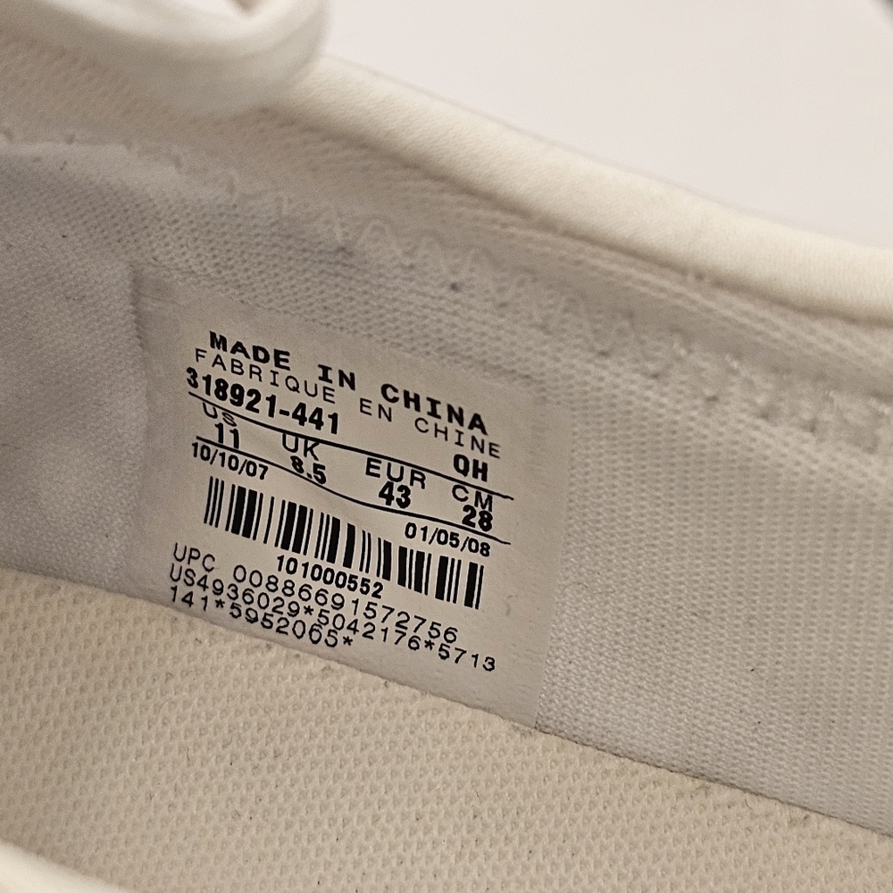 Nike  Mesh Women's Sneaker - Picture 3 of 6